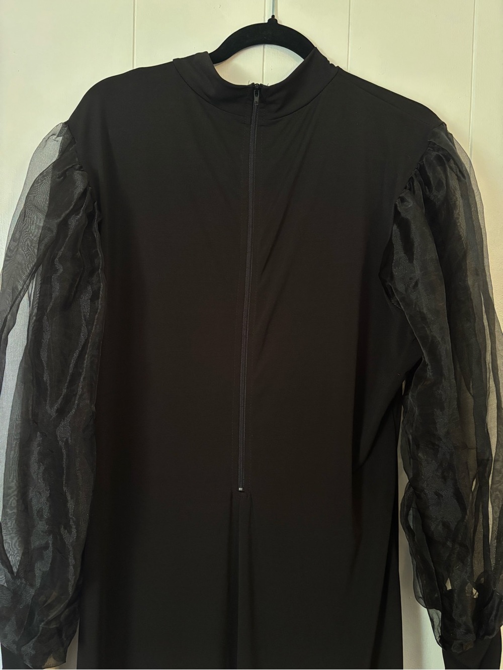 Elegant Black Long Dress with Sheer Puff Sleeves - Picture 4 of 14